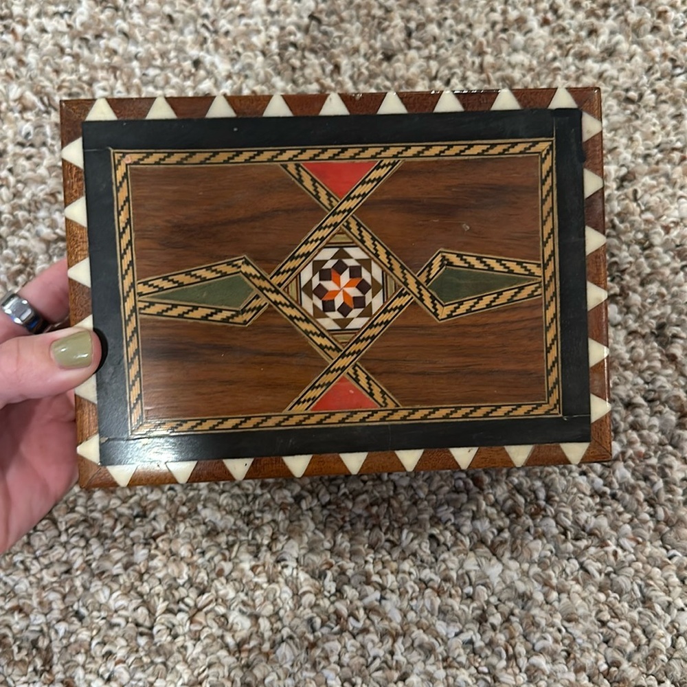 Wooden jewelry box